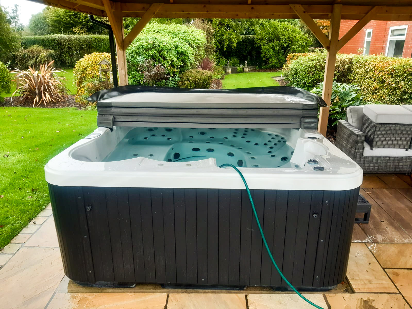 The Ultimate Beginner’s Guide to Buying a Hot Tub