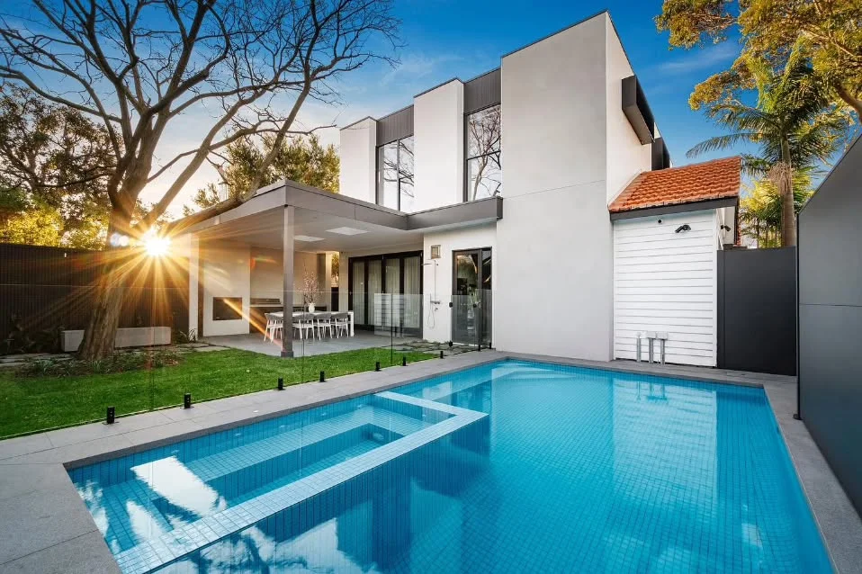 Designing Pools That Suit Melbourne’s Weather Conditions